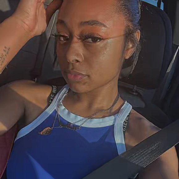 Meet your Posher, Navaya - Picture 1 of 1